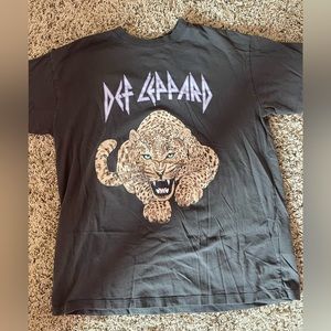this is a def Leppard shirt, it’s in great condition